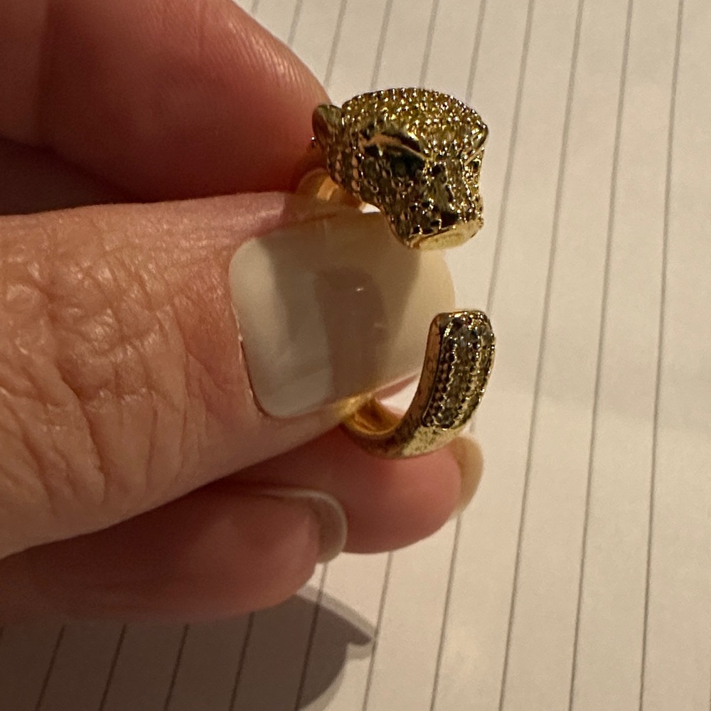 Elegant Gold Panther Ring